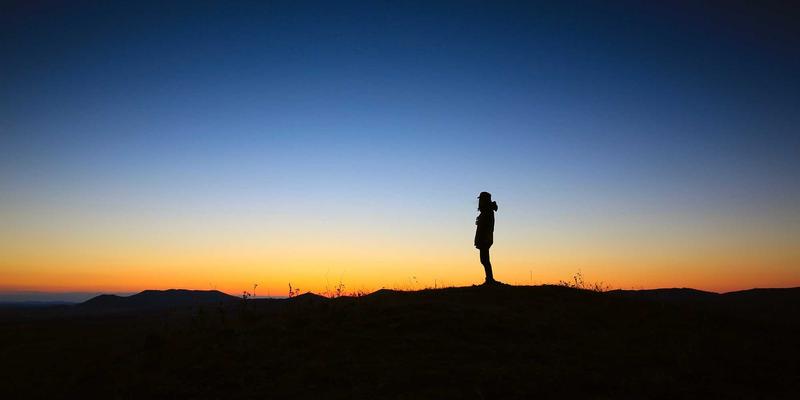PU皮革与羊皮的碰撞艺术：定制皮具中如何运用拼接提升设计层次感