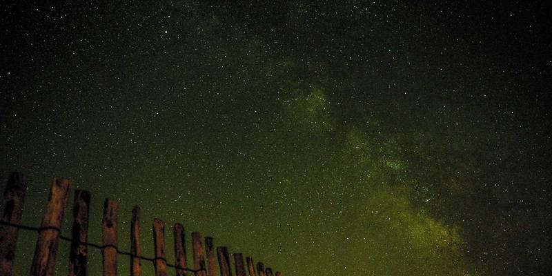 家具革与汽车革的行业标准解析：聚焦耐磨、耐光、耐水解性的严苛要求