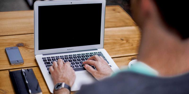 皮革嘉泰定制皮具的碳中和之路：节能减排技术与碳足迹核算案例深度解析